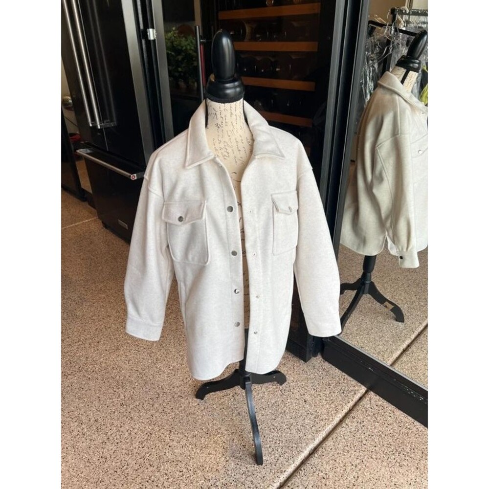 Forever 21 Vanilla Cream Fleece Shacket Jacket Shirt Oversized Snap Button XS